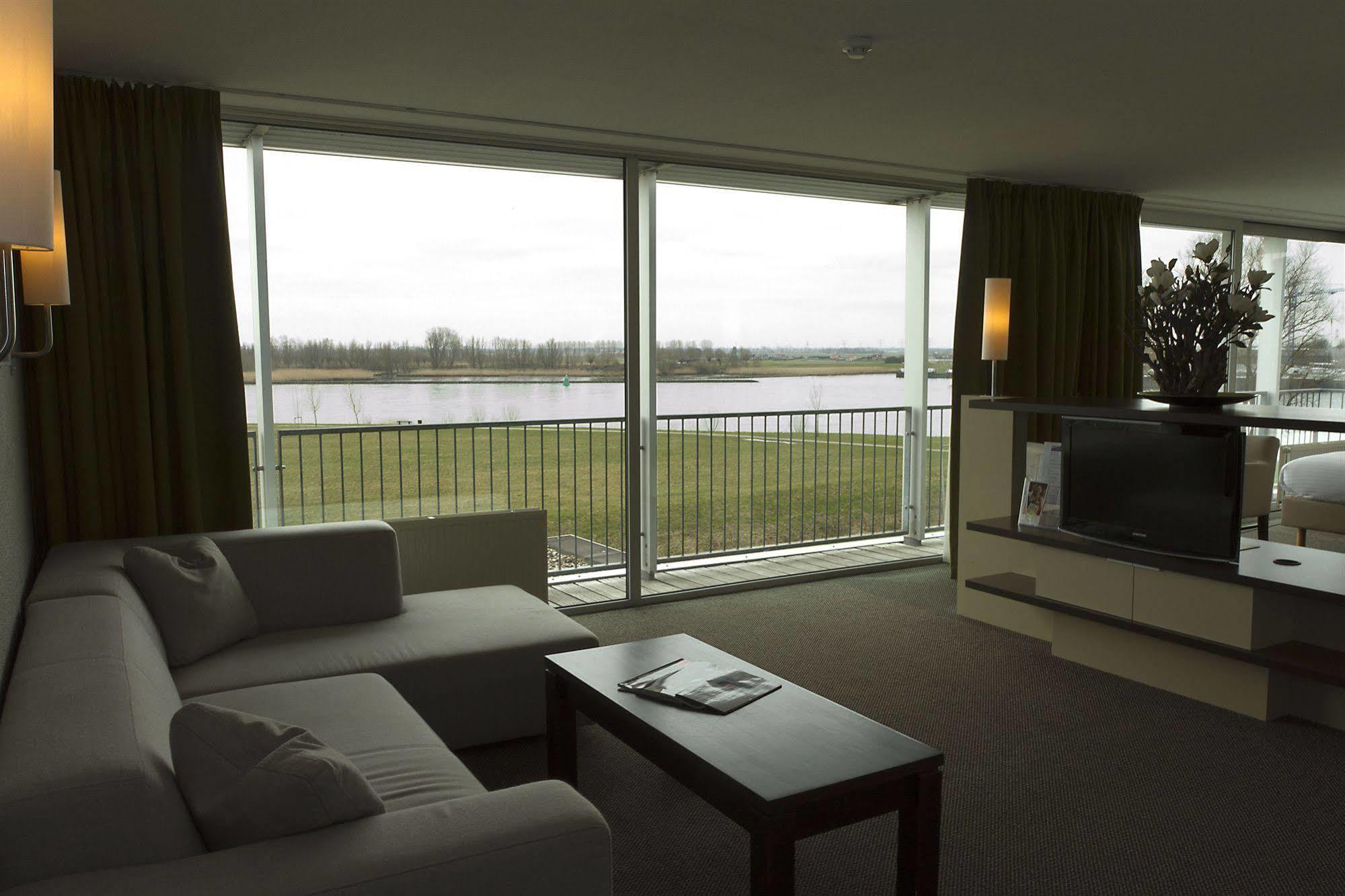 Van Der Valk Hotel Ara Zwijndrecht Eksteriør billede
